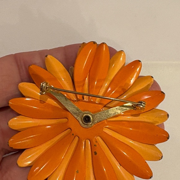 VTG 60’s Orange Flower Power Enamel Brooch - Picture 7 of 8